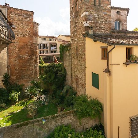 Historic Apt In The Center Of Lucca With Balcony Apartment Exterior photo