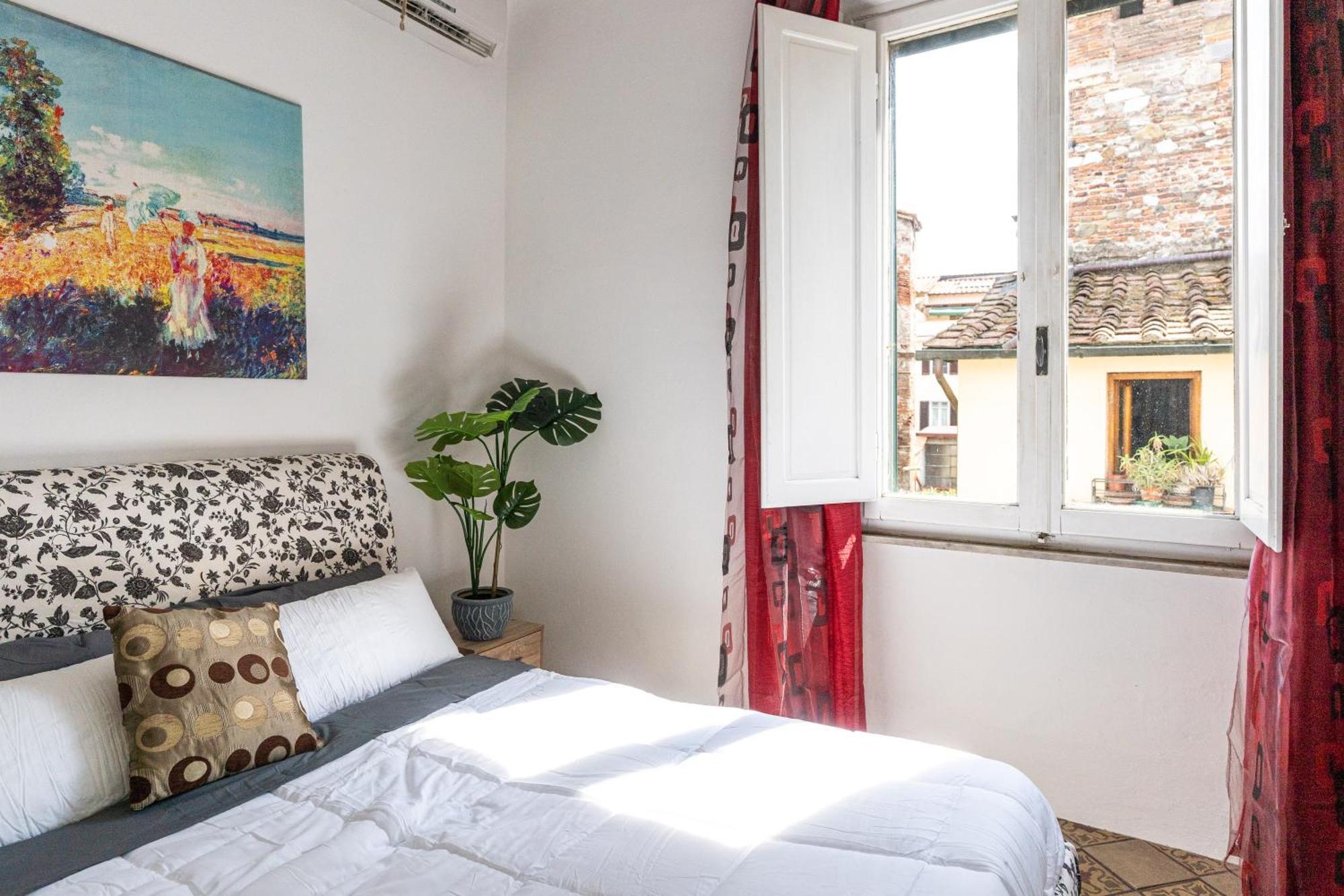 Historic Apt In The Center Of Lucca With Balcony Apartment Exterior photo